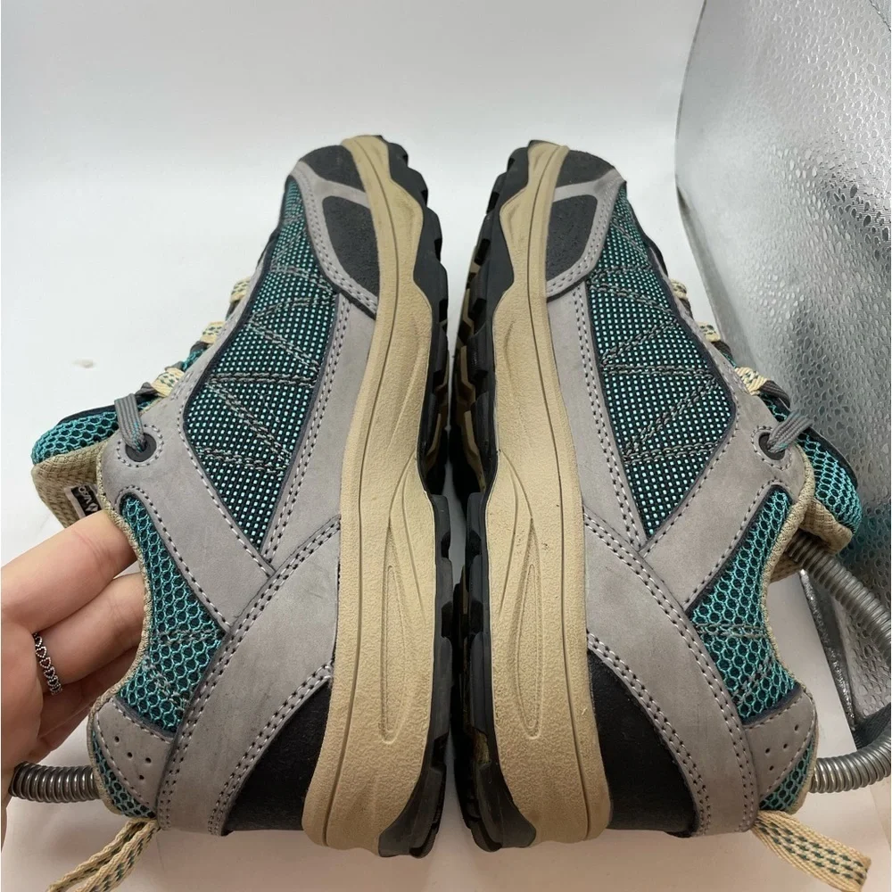 Vasque hiking sneakers size 4Y/womens 5.5
